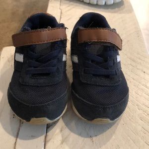 Toddler boys Velcro shoes. Navy